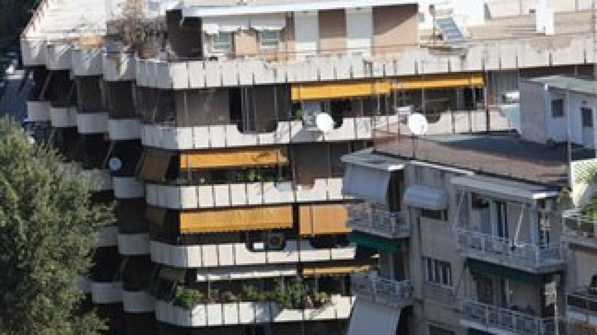 An unbelievable mess with the real estate properties of Greeks