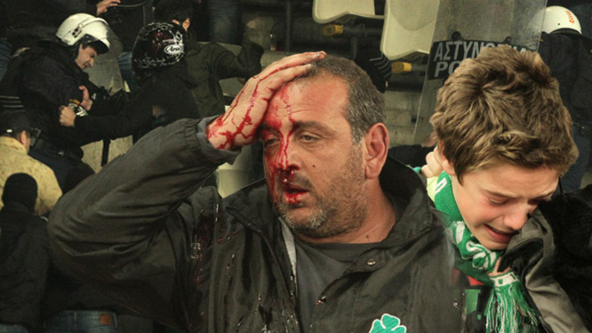 Football derby interrupted due to violent clashes