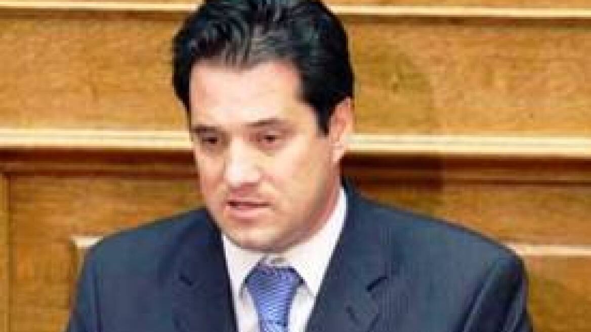 Άδωνης: «Ο Καμμένος κρύβεται πίσω από τη γυναίκα του»