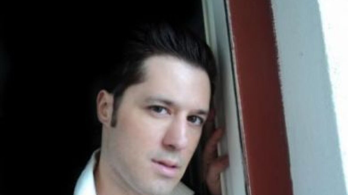 Adam Tsarouchis και Throwback Stories στη σκηνή του Half Note 