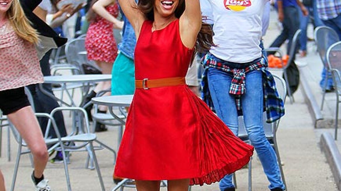 Eva Longoria: Η γυναικάρα με τα κόκκινα…