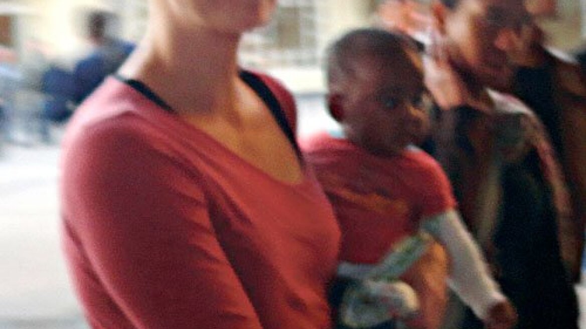 Η Charlize Theron δείχνει το ξυρισμένο της κεφάλι!