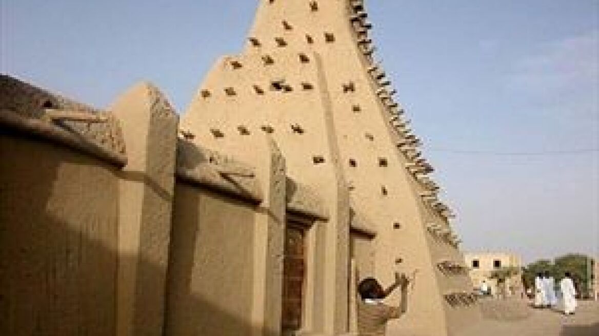 Νέα βάρβαρη επίθεση ισλαμιστών σε μνημεία του Τιμπουκτού