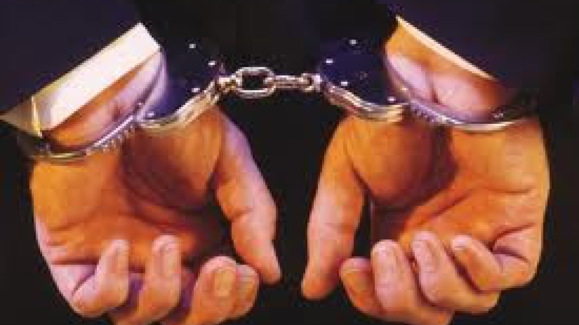 Σύλληψη εφοριακού στην ΔΟΥ Ηλιούπολης