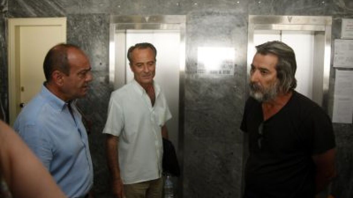 Επαναπρόσληψη απολυθέντων ζητούν οι απεργοί στη Χαλυβουργία