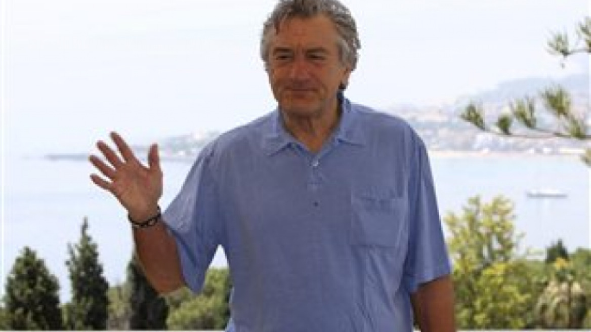 Ψάχνει σπίτι στη Σαντορίνη ο Robert De Niro;