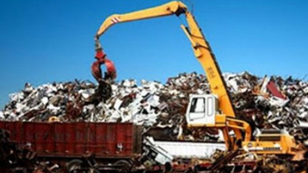 Έκανε τριαξονικό φορτηγό... κομμάτια και το πούλησε!