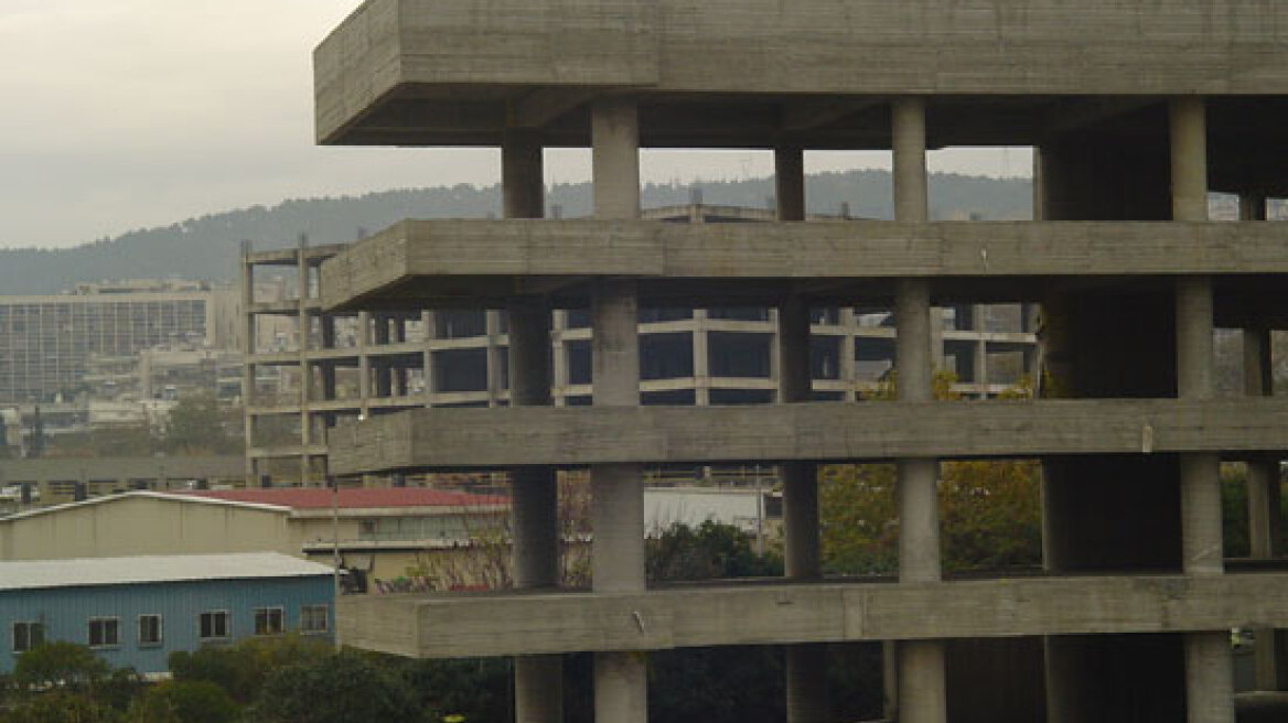 Oι οικοδομικές άδειες μειώθηκαν κατά 41,8% τον Ιούνιο