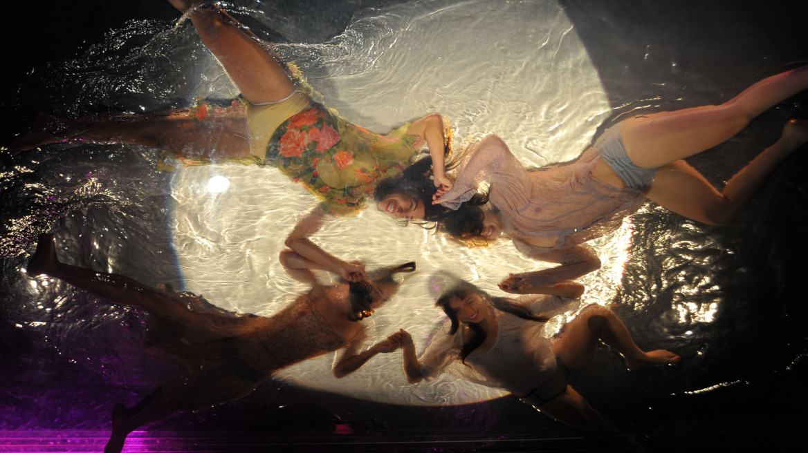 Πλούσιο πρόγραμμα από το Badminton Theatre