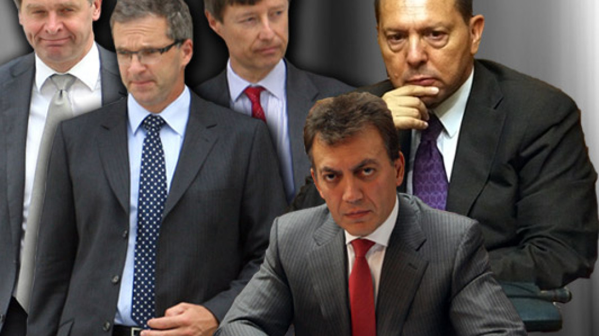 "Μαχαίρι" σε μισθούς, επιδόματα, αποζημιώσεις απαιτεί η Τρόικα
