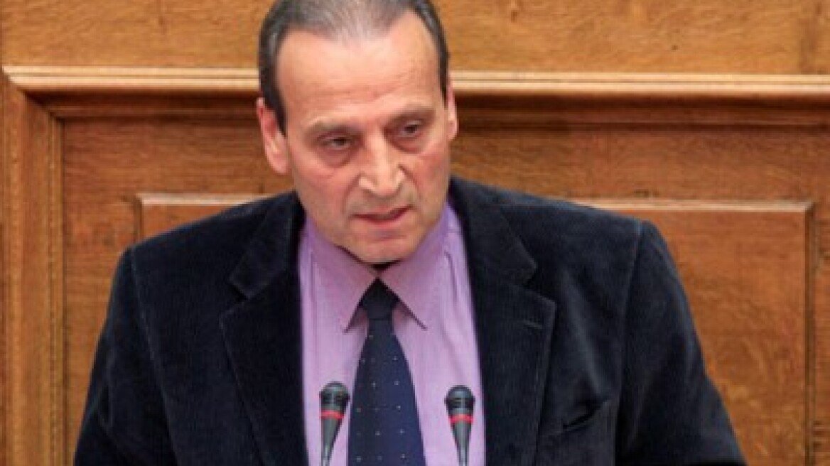 «Δεν ψηφίζω τα μέτρα», λέει ο βουλευτής του ΠΑΣΟΚ Θ. Παραστατίδης