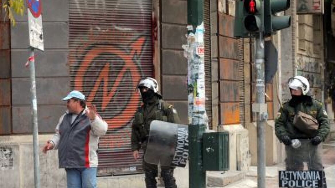 Ασύλληπτα ευρήματα από γκλομπ μέχρι ναρκωτικά στη «Βίλα Αμαλία»