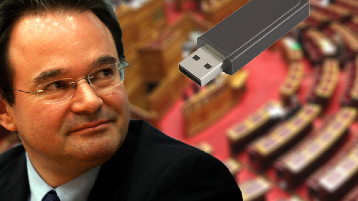 Εντολή Παπακωνσταντίνου σε συνεργάτη του: «Σβήσε ό,τι αντέγραψες»! 