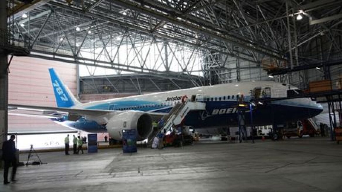 Αναστέλλει τις παραδόσεις 787 Dreamliner η Boeing