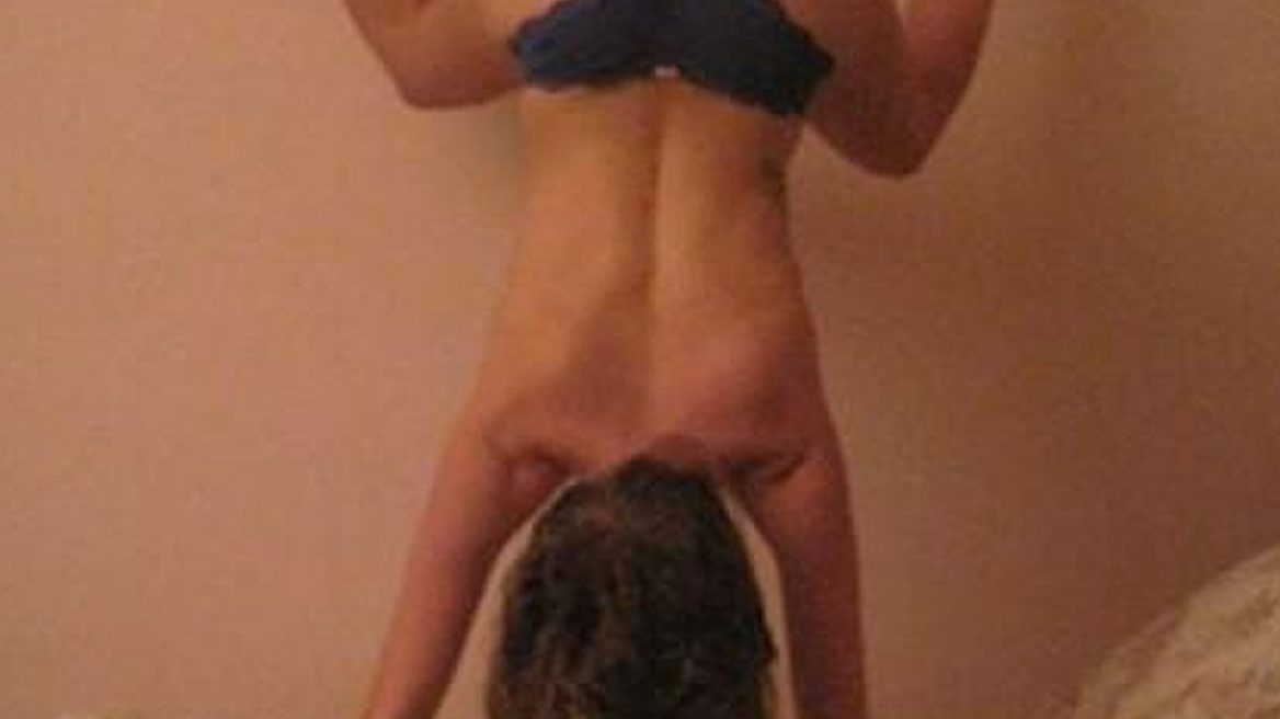 Καθηγήτρια ανέβασε στο Twitter γυμνές φωτογραφίες και την απέλυσαν 