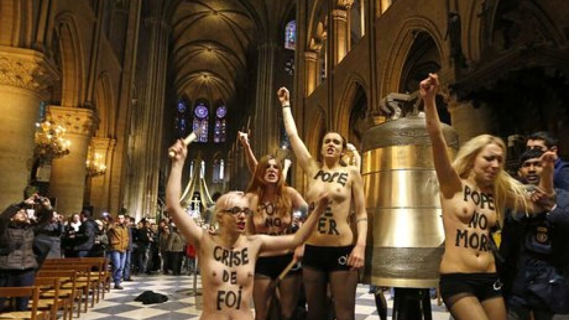 Οι Femen γιόρτασαν γυμνόστηθες την παραίτηση του Πάπα 