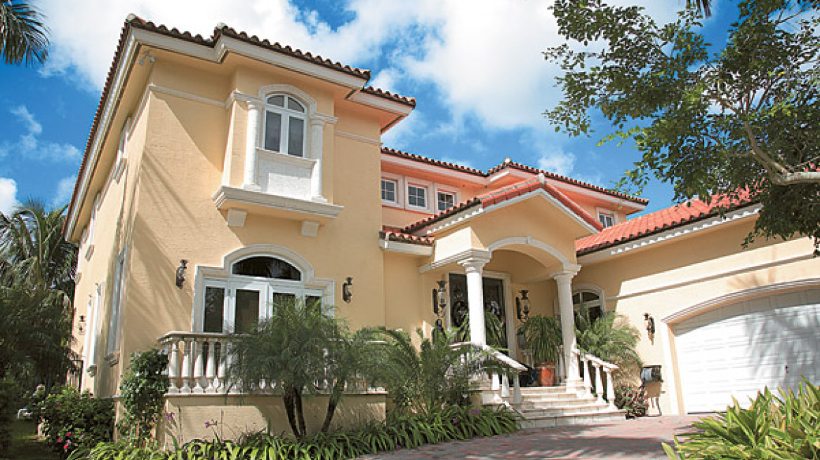 Σε ποιους κατάσχεσαν ακίνητα και μετρητά για χρέη στο Δημόσιο