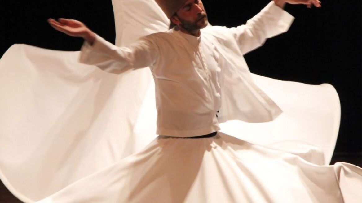 Οι περιστρεφόμενοι δερβίσηδες Μεβλεβί στο θέατρο Badminton