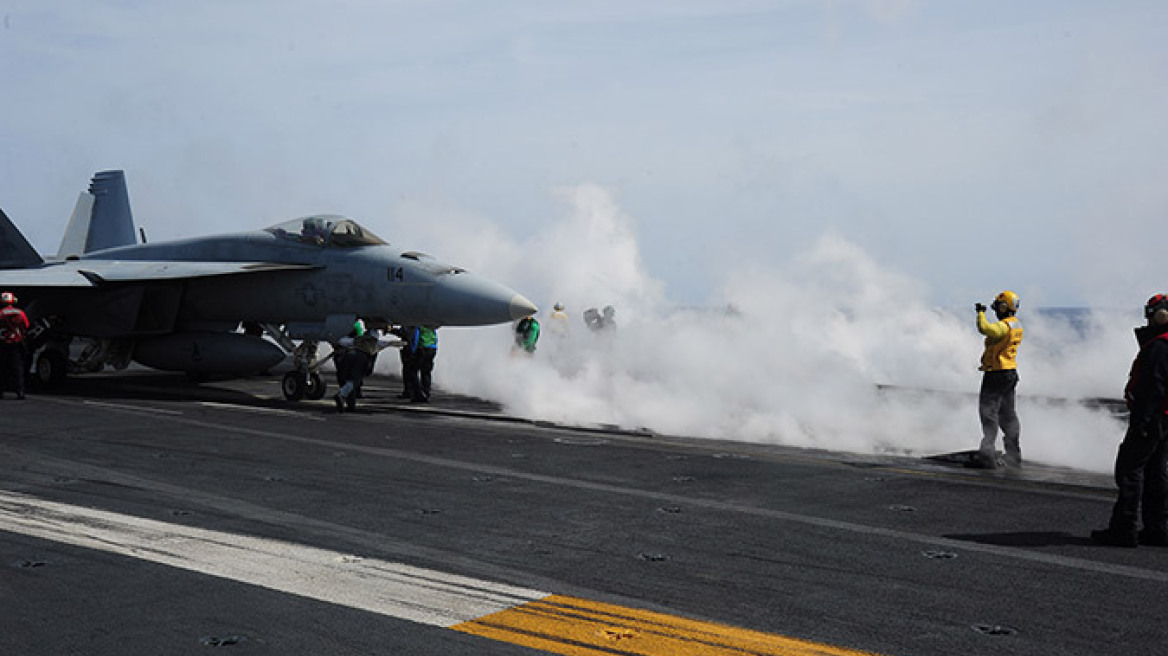 Στο αεροπλανοφόρο Αϊζενχάουερ ο Αρχηγός ΓΕΕΘΑ