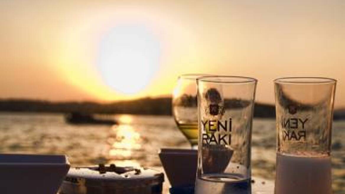 Οι Τούρκοι θέλουν να... κατακτήσουν τα ελληνικά νησιά με το «Γιενί Ρακί» 