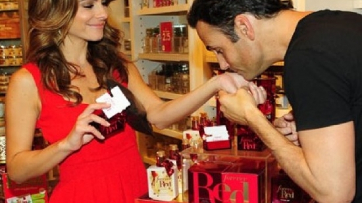 Πρόβα νυφικού για την Μαρία Μενούνος! 