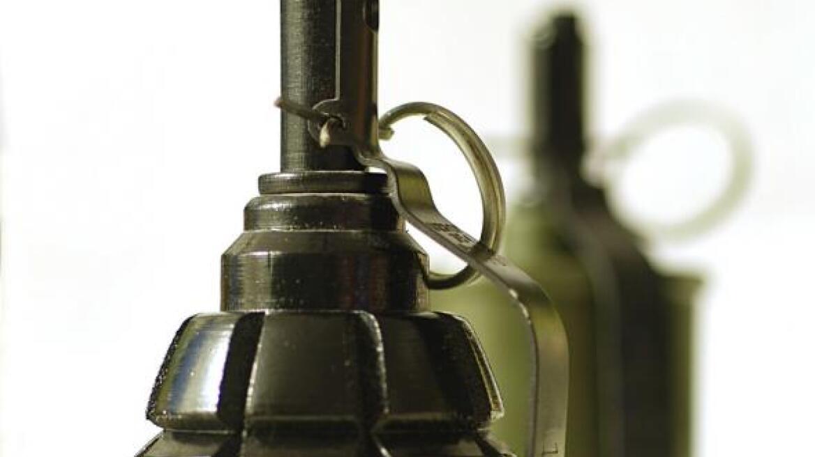 Μυστήριο με έκρηξη χειροβομβίδας σε πιλοτή στο Γαλάτσι 