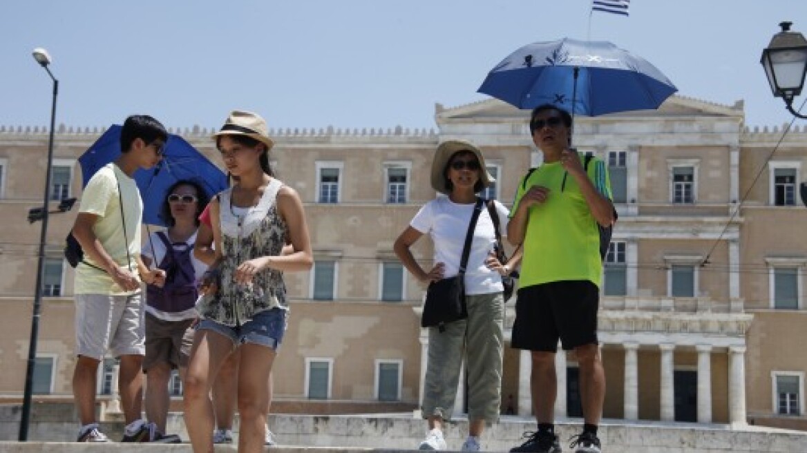 Λιγότεροι τουρίστες στην Ελλάδα το 2012