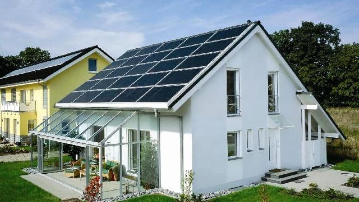 Εξαιρούνται τα οικιακά φωτοβολταϊκά από την έκτατη εισφορά 