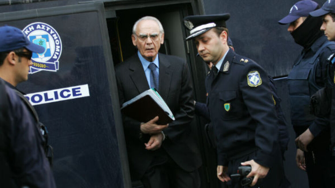 Πλαστογράφος ο Άκης λέει ο εξάδελφός του, Ν. Ζήγρας