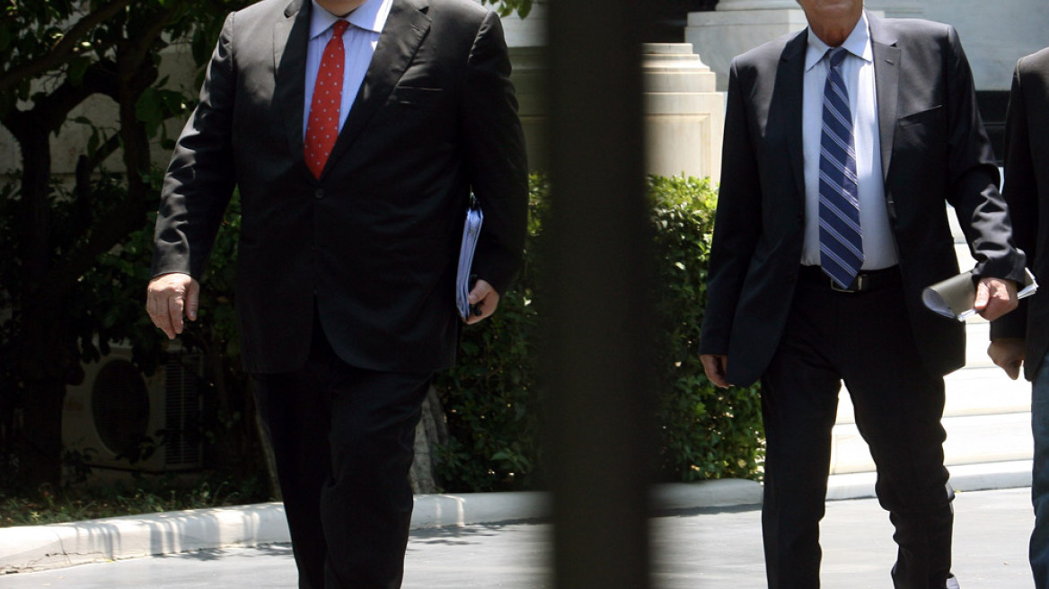 Πρεμούρα για το αντιρατσιστικό, ξέχασαν το ρουσφέτι για όσους έβγαλαν χρήματα έξω
