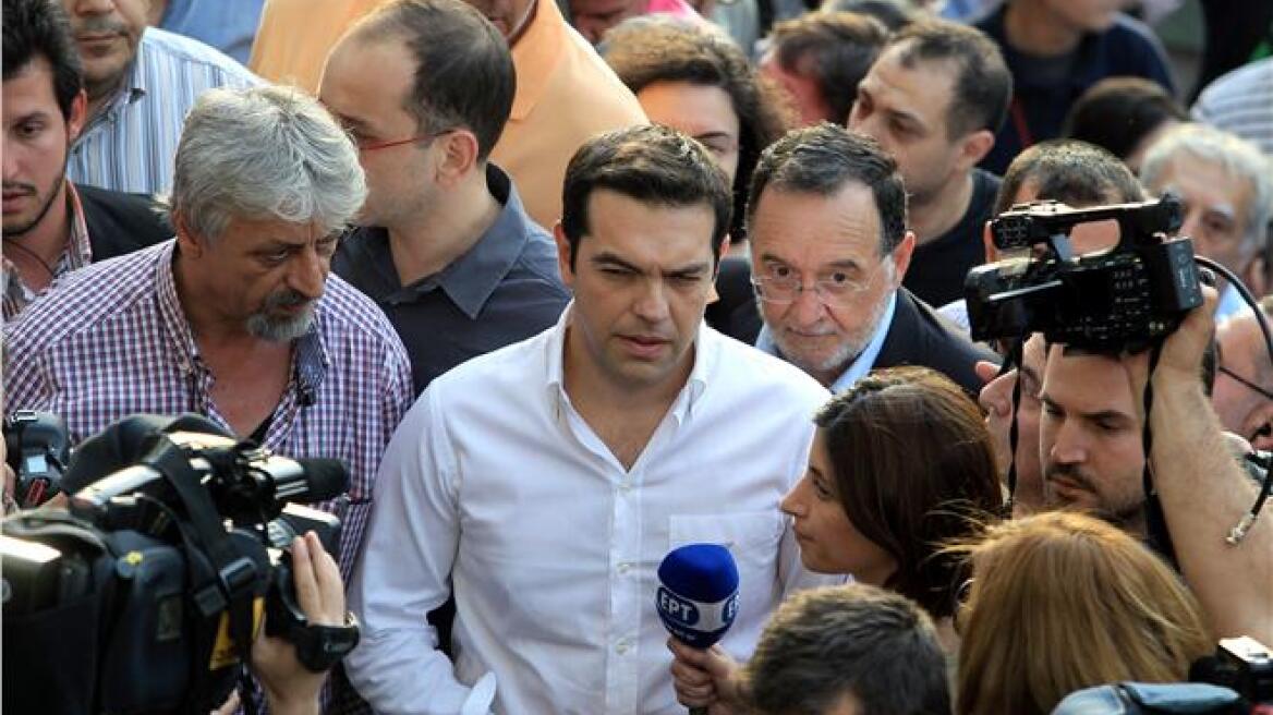 Βλέπει εκλογές, αλλά το σκέφτεται για πρόταση μομφής ο ΣΥΡΙΖΑ