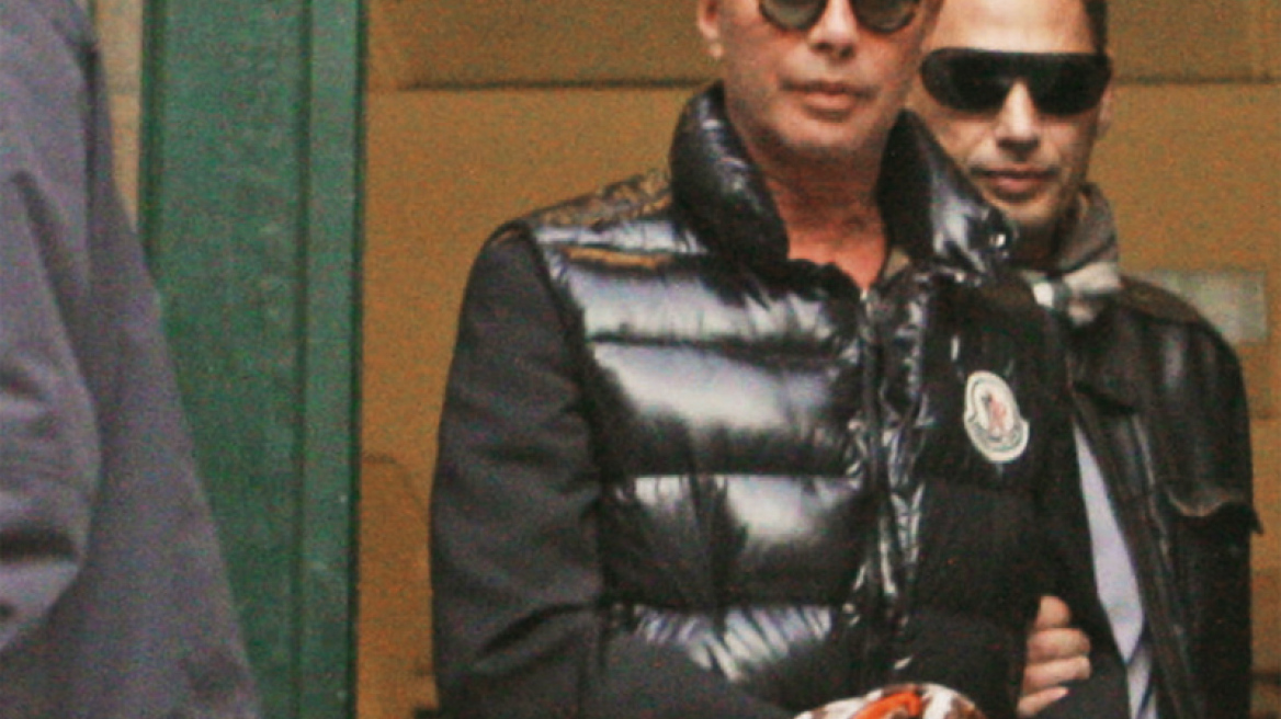 Στη φυλακή παραμένει ο Λάκης Γαβαλάς λόγω... μιας φάρσας