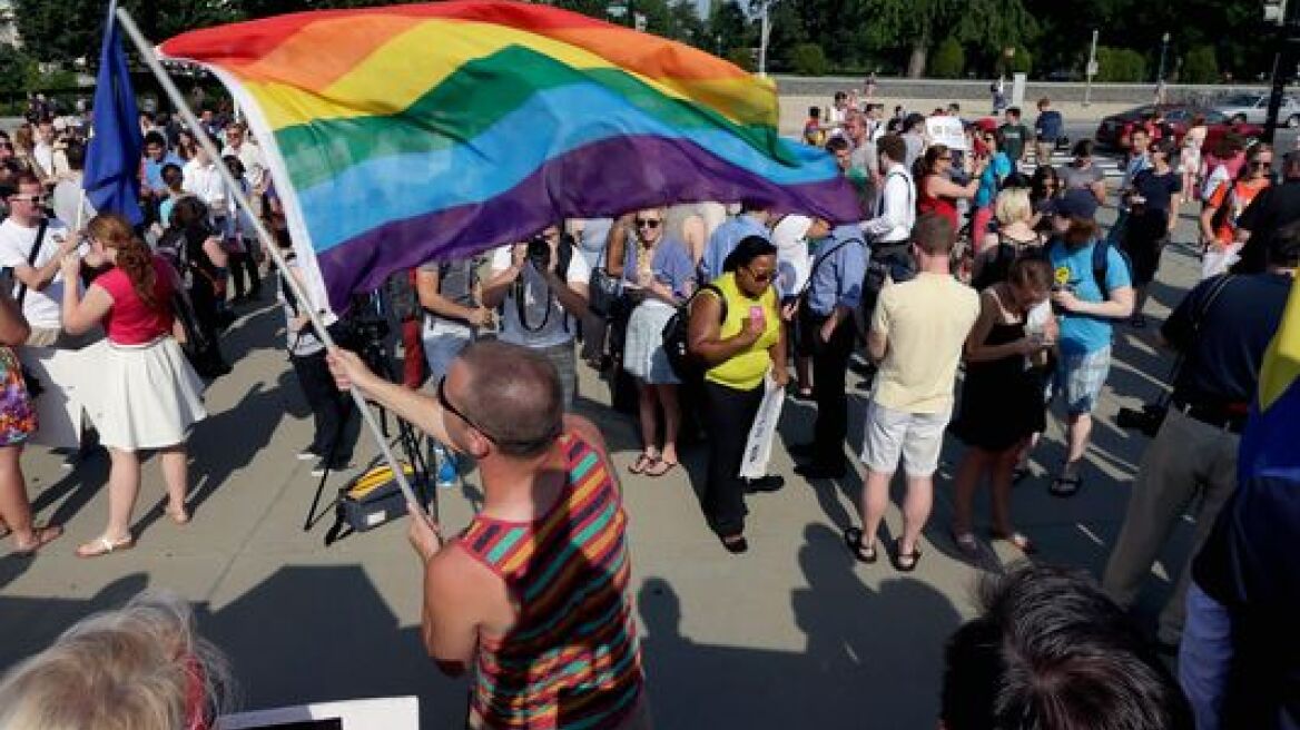 Ίσα δικαιώματα για τα ομοφυλόφιλα ζευγάρια 
