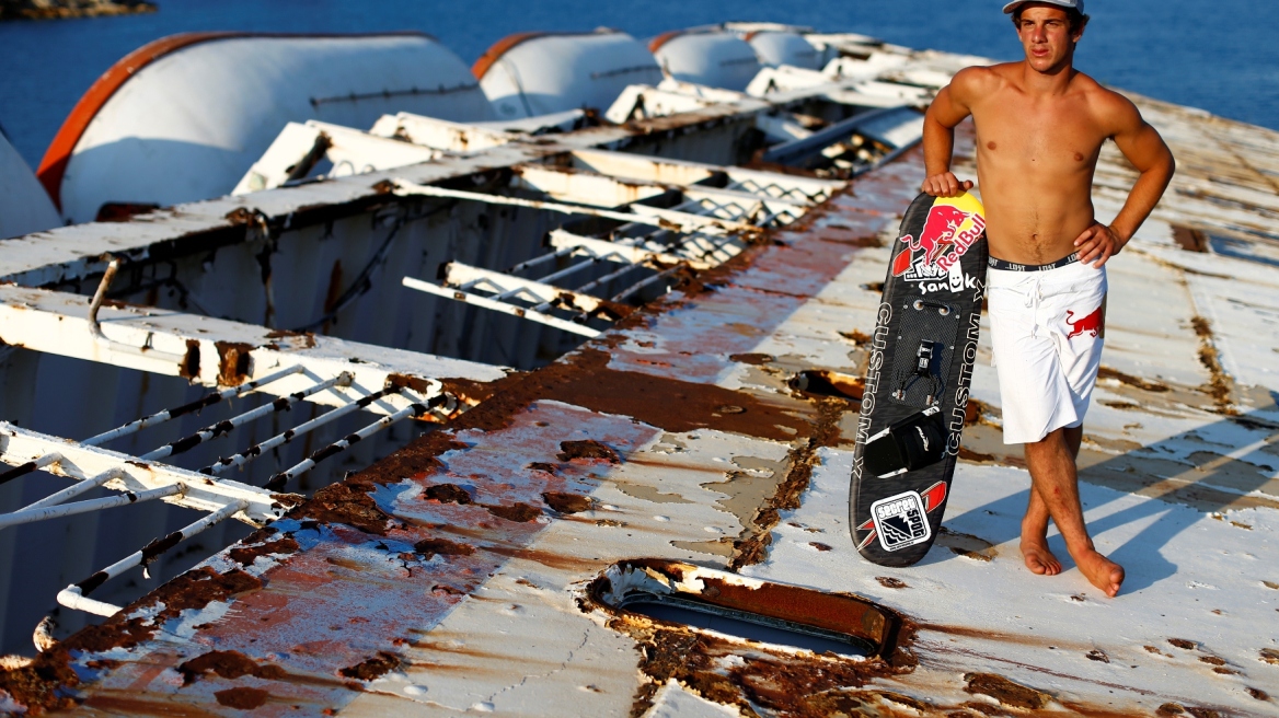 Water ski σε ένα από τα πλέον φημισμένα ναυάγια της Ελλάδας