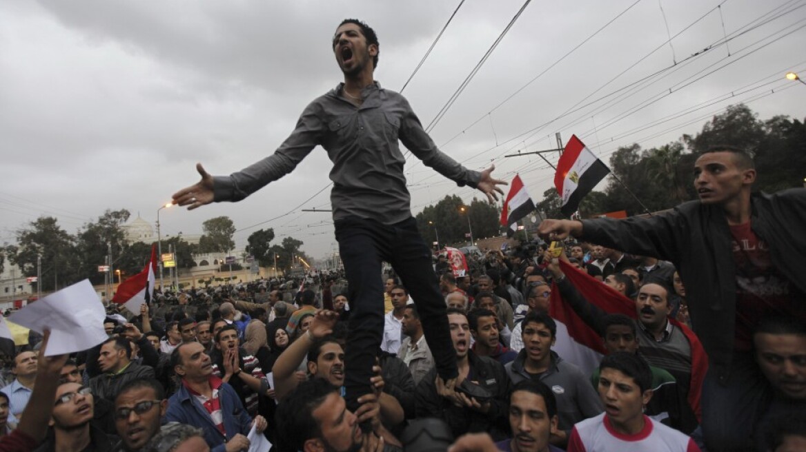 Αίγυπτος: Συγκρούσεις μεταξύ οπαδών και αντιπάλων του προέδρου Μόρσι