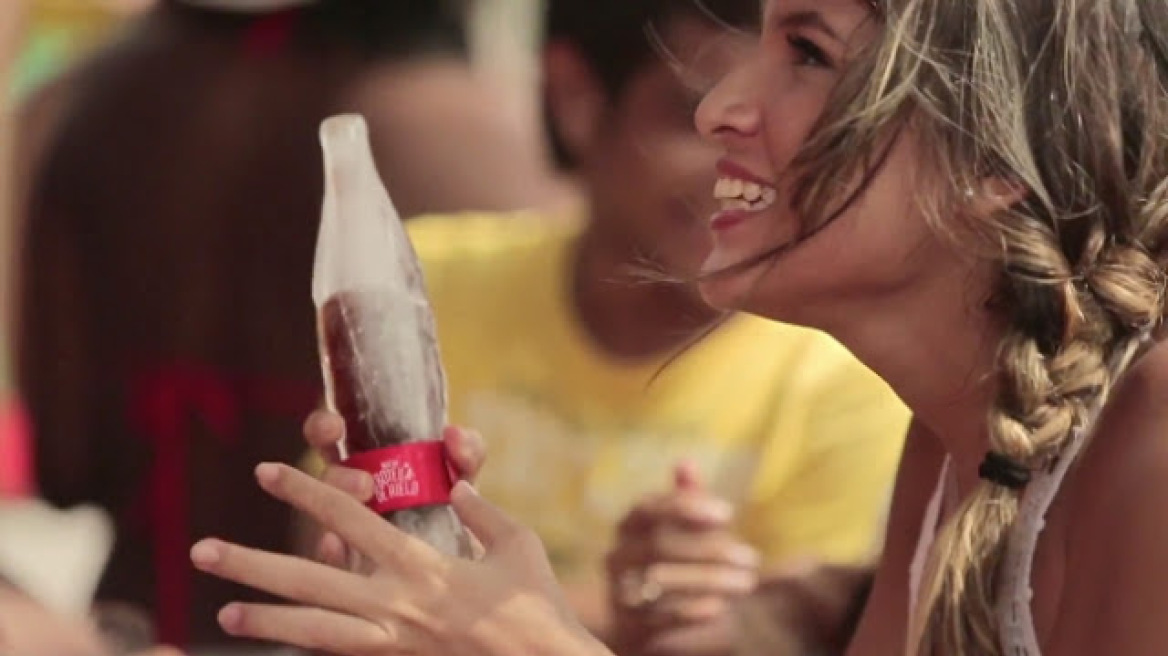 Βίντεο: Μπουκάλι Coca Cola από πάγο!
