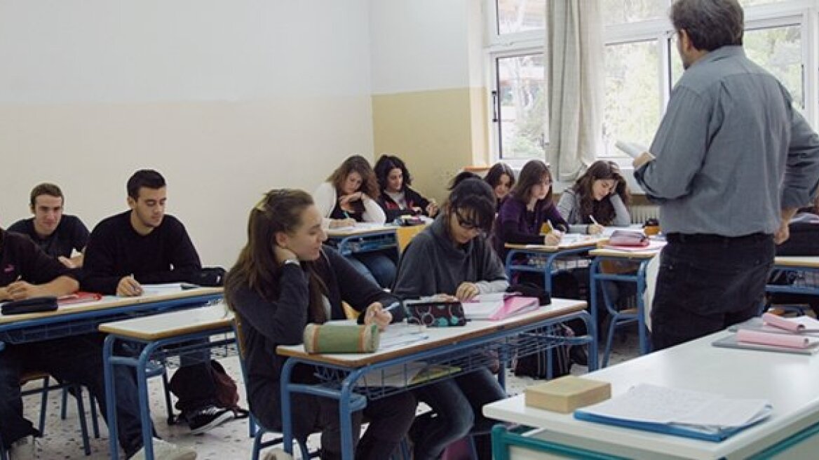 Εκπαιδευτικοί και υπάλληλοι ΟΤΑ πρώτοι στη λίστα των απολύσεων 