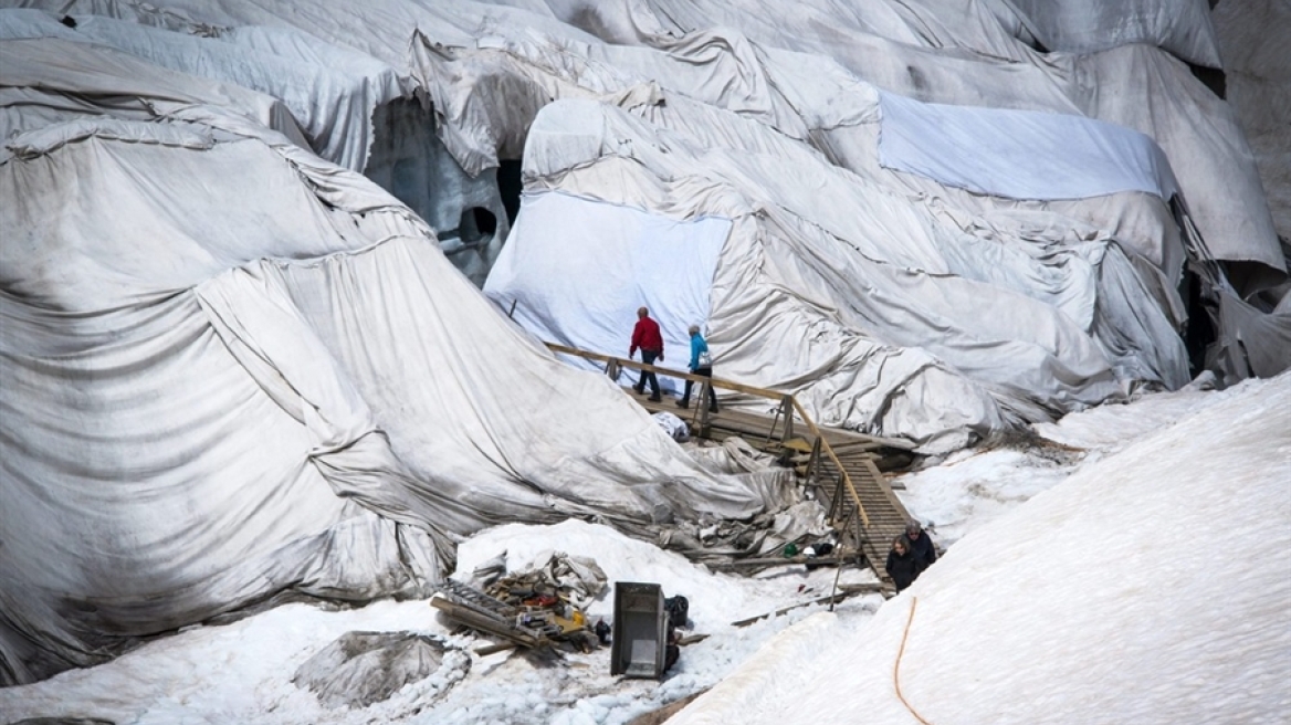 «Φάσκιωσαν» τον παγετώνα για να μην λιώσει
