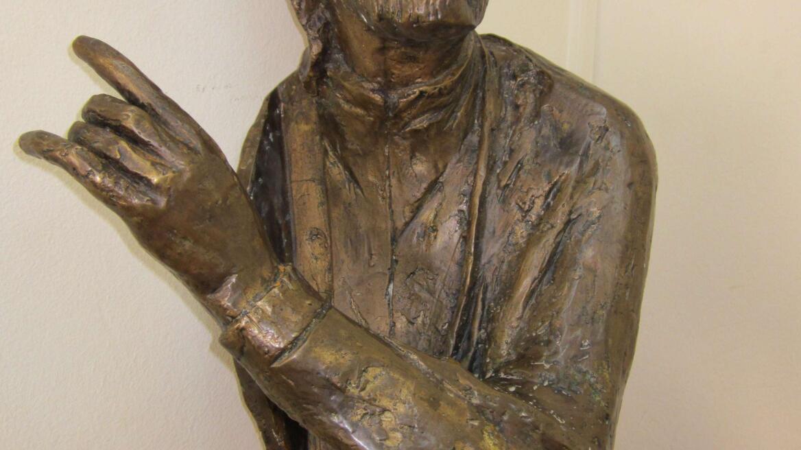 Πάτρα: Φιλότεχνος Αλβανός είχε κλέψει τα έργα του γλύπτη Γερολυμάτου