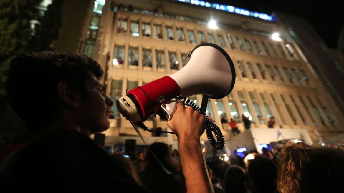 Δημοσιογράφοι ΕΡΤ: Δεν μας αφορά η τακτική του "χαλασμένου τηλεφώνου"