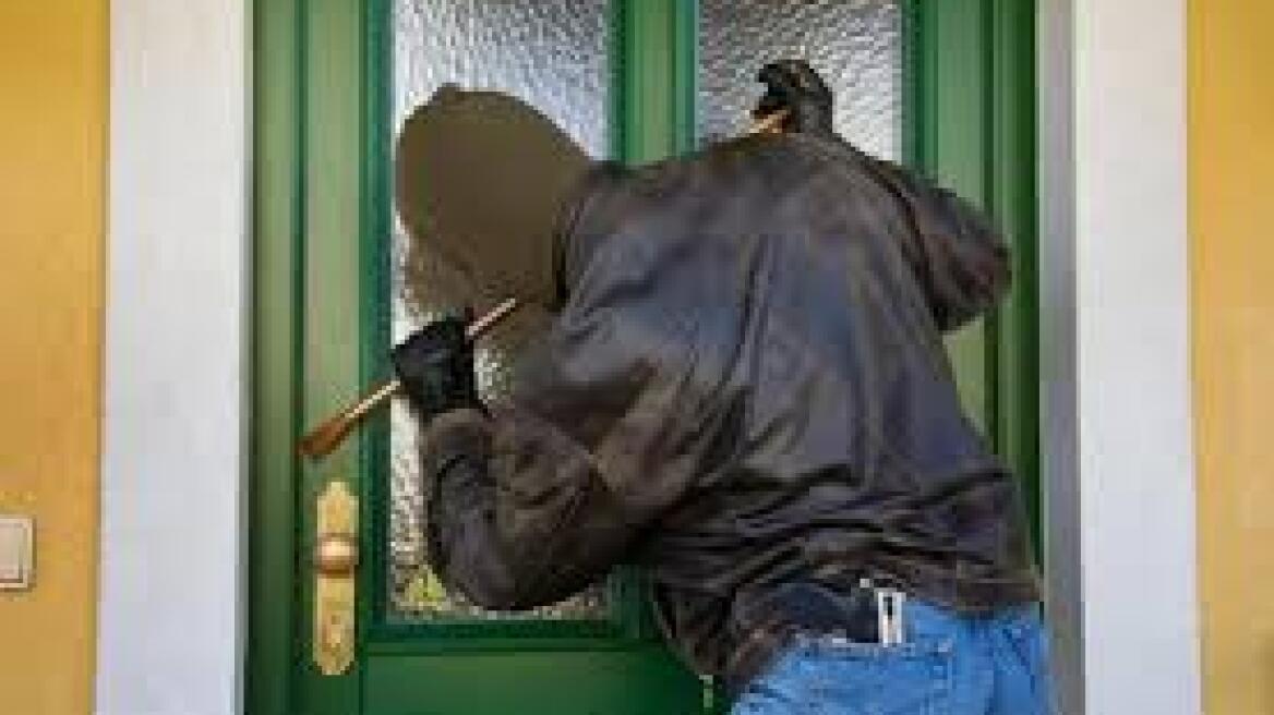 Χτυπούσαν εκκλησίες, περίπτερα και μίνι μάρκετ