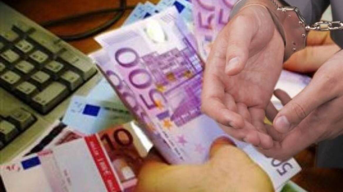  Πατέρας και γιος της πήραν τα λεφτά μέσα από τα χέρια!