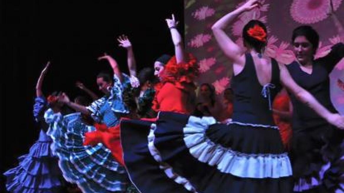Η Compania Flamenca «Sentimientos» στο μουσικό προαύλιο Βadminton   