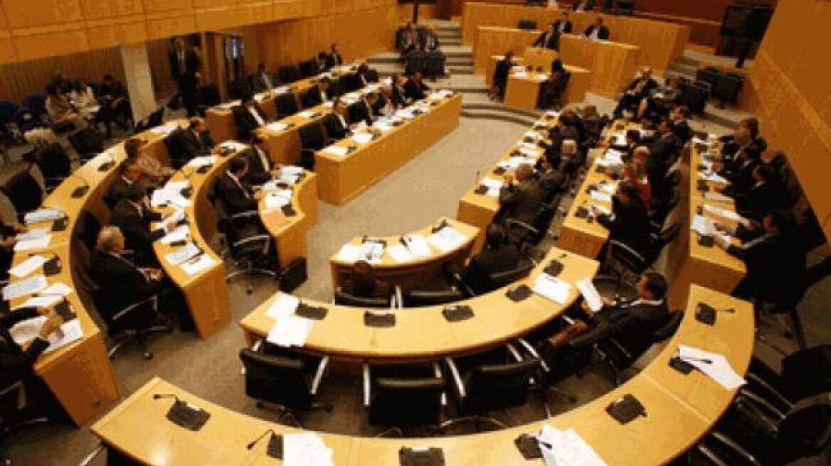 Παπαδόπουλος: Αν δεν μειώσουν οι τράπεζες τα επιτόκια θα τα μειώσει η Βουλή