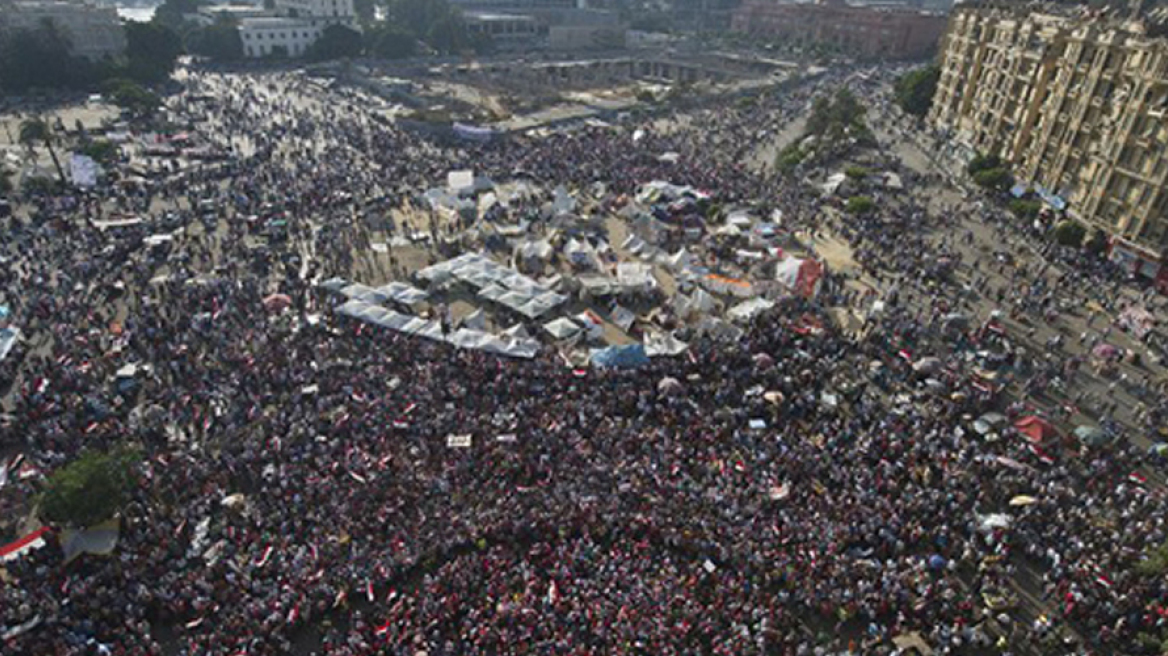 Προειδοποίηση στρατού σε Μόρσι: Θα θυσιάσουμε ακόμη και το αίμα μας