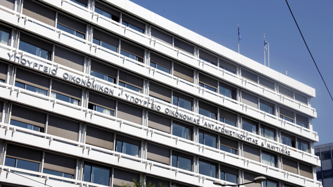 Το μισό υπουργικό συμβούλιο στην τρόικα!