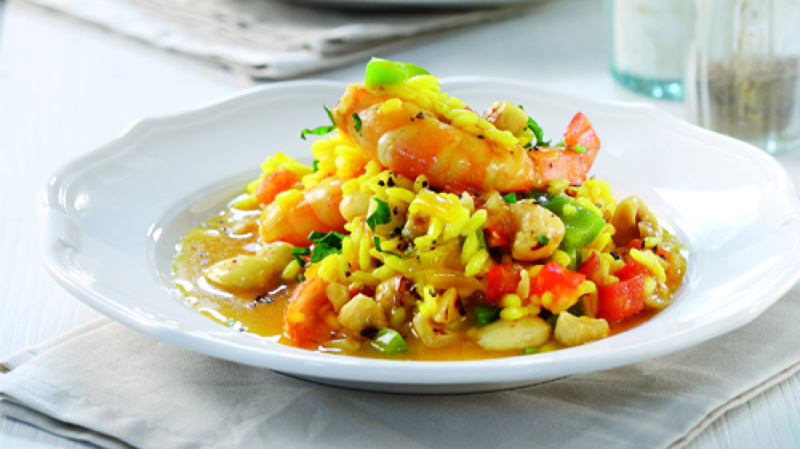 Ριζότο με γαρίδες, πιπεριές, ντομάτες, αμύγδαλα και φουντούκια 