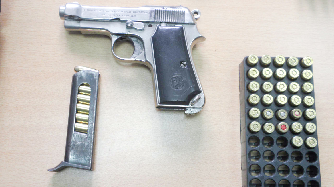 Σκιάθος: Έψαχναν για ναρκωτικά, βρήκαν και όπλα!