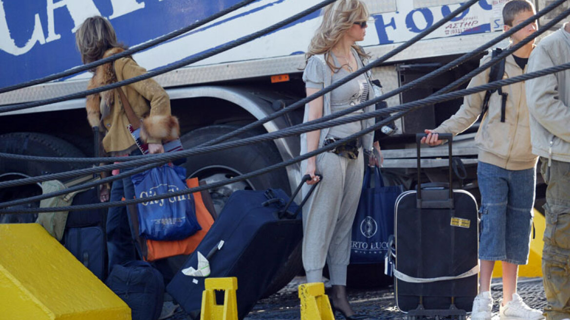 Καταδίωξη στον Πειραιά για τη σύλληψη δύο ληστών 