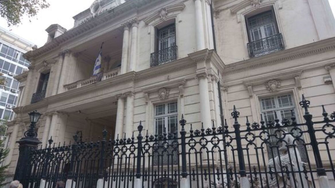 Έκοψε το λαιμό του με σουγιά μέσα στο Ωδείο Θεσσαλονίκης